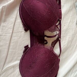 Elegant Lace Underwire Bra in Deep Burgundy
